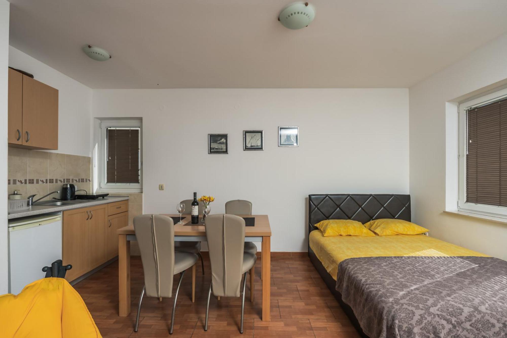 Petrovac Apartments Franicevic מראה חיצוני תמונה